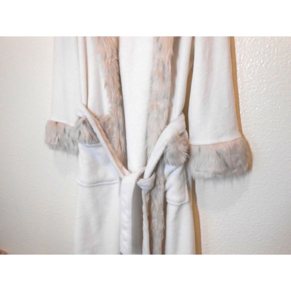 Pottery Barn Teen Leopard Faux Fur cream color Robe Size: One Size - Picture 5 of 11